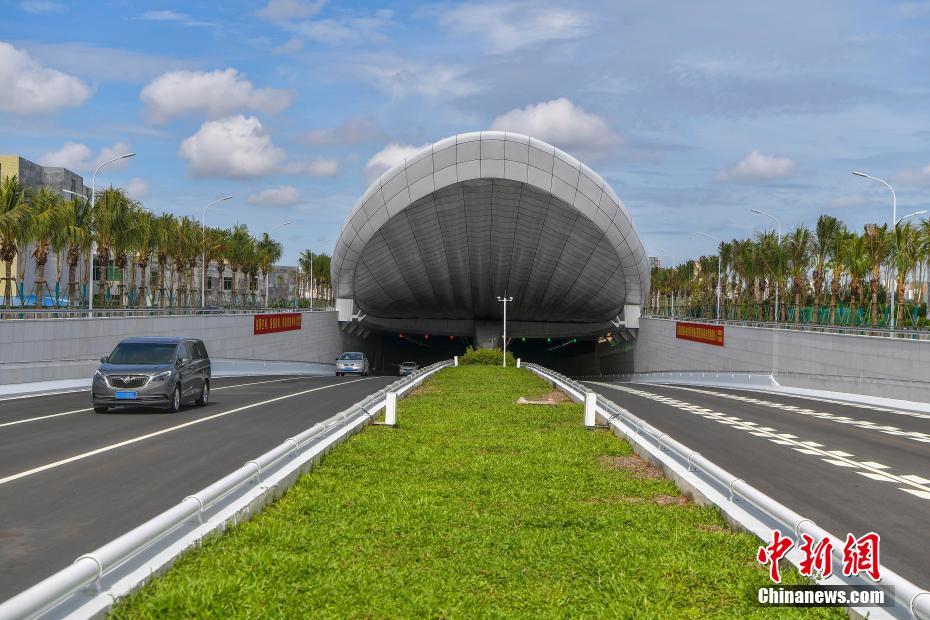 Primeiro túnel rodoviário urbano de Hainan através do rio abre ao tráfego