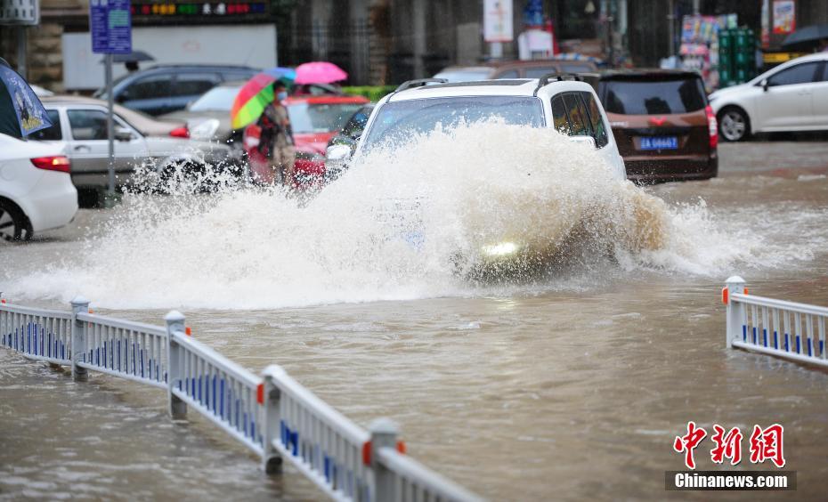 Liaoning lan?a o aviso vermelho de chova forte