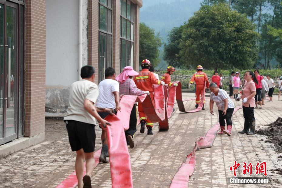 Hunan, Guizhou e outras quatro províncias aumentam assistência de resgate contra inunda??es em Sichuan 