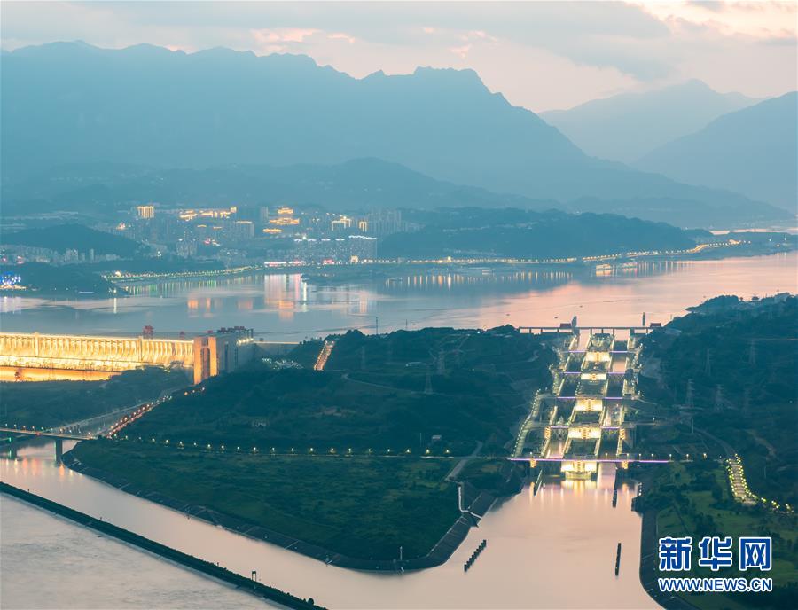 Eclusas da Usina de Três Gargantas retomam opera??es