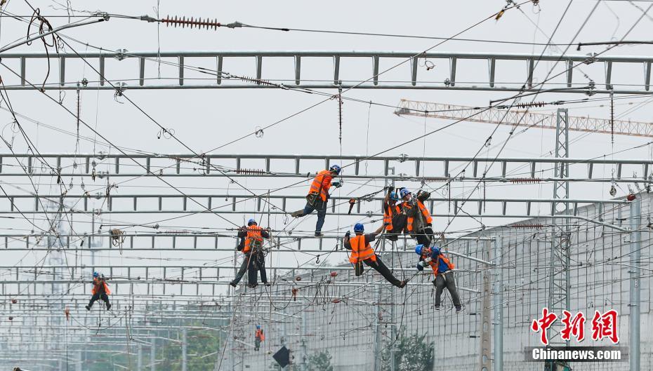 Beijing: novas linhas ferroviárias Beijing-Shanghai e Beijing-Guangzhou na Esta??o de Fengtai