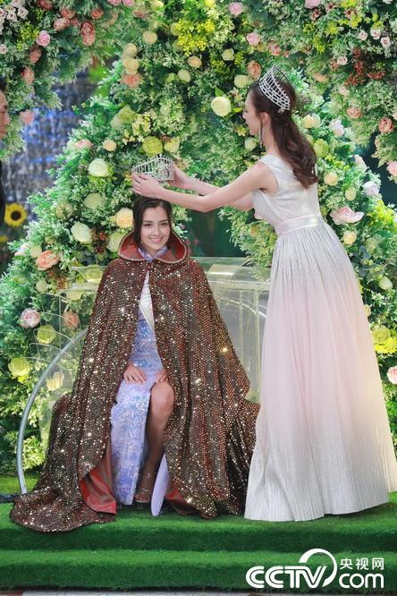 Concurso Miss HK elege três finalistas