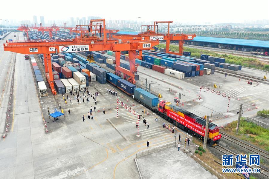 Trem de carga China-Europa lan?ado em Chongqing