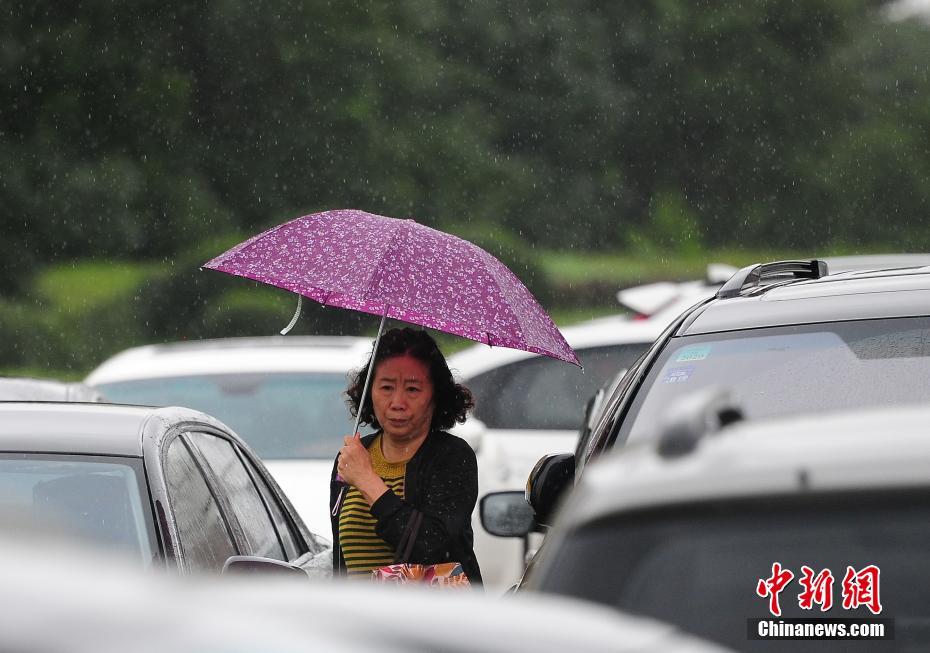 Muitos lugares enfrentam tempestades devido ao Tuf?o Maysak