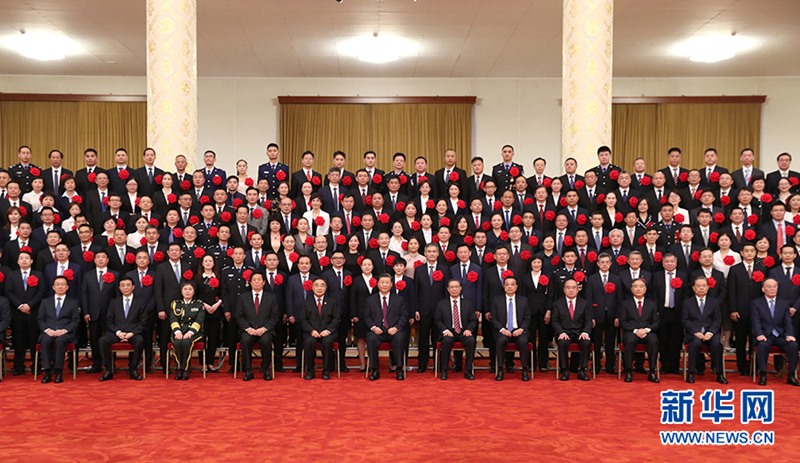 China realiza reuni?o para homenagear exemplos na luta contra COVID-19