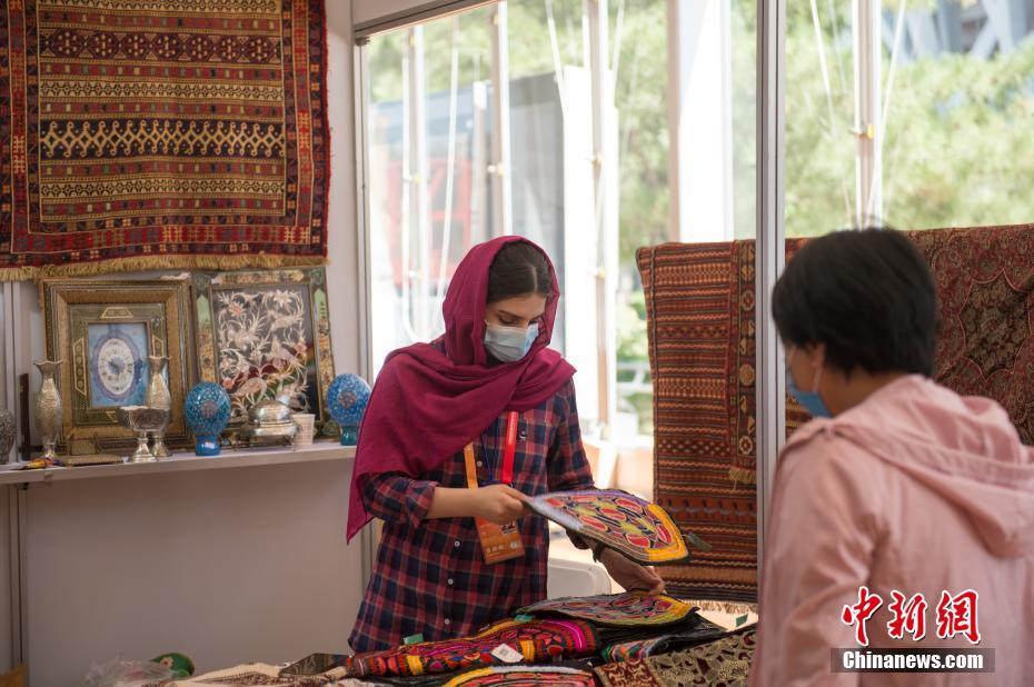 área de exposi??o de servi?os culturais da CIFTIS atrai visitantes