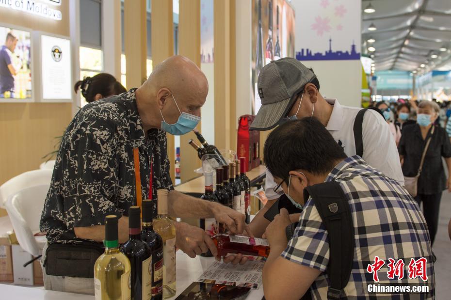 área de exposi??o de servi?os culturais da CIFTIS atrai visitantes