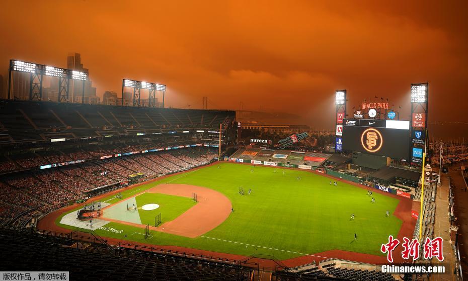 Incêndio na Califórnia deixa céu encoberto na área da baía de S?o Francisco 