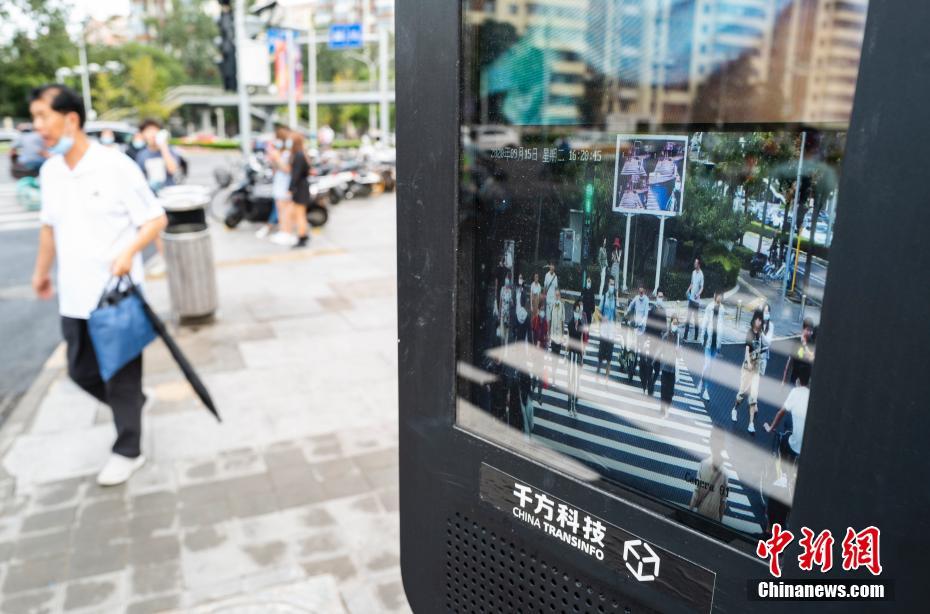 Sistema de transporte inteligente nas ruas de Beijing pode registrar pedestres infratores