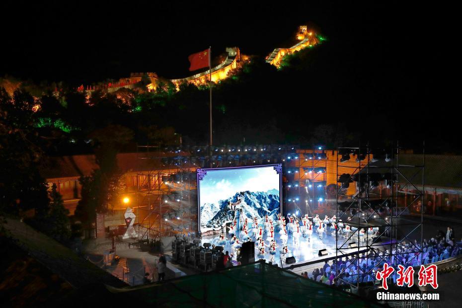 Atividade cultural é organizada na Grande Muralha da China