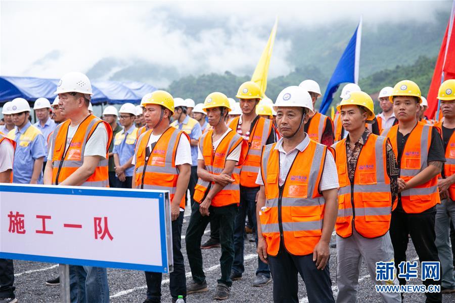 último túnel extenso da ferrovia China-Laos foi concluído