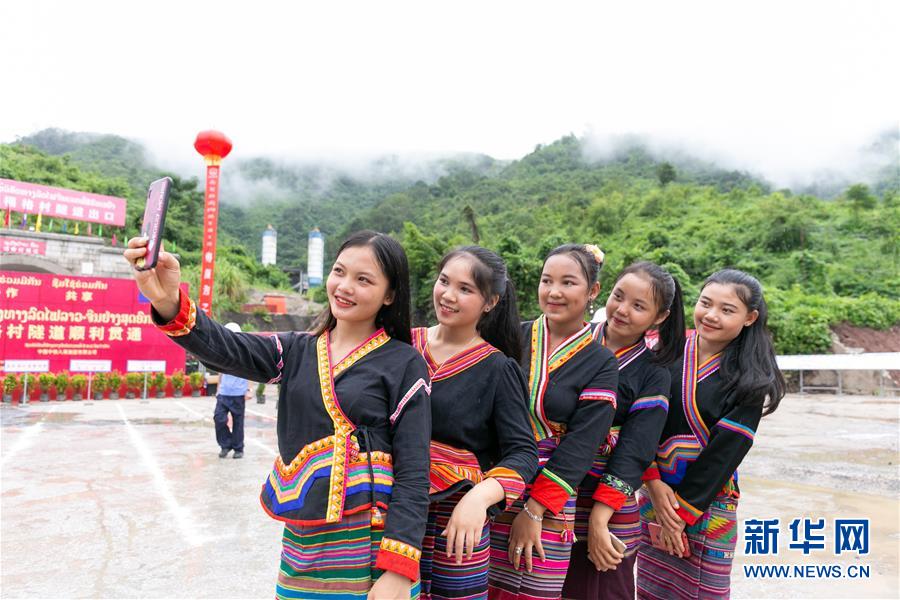 último túnel extenso da ferrovia China-Laos foi concluído