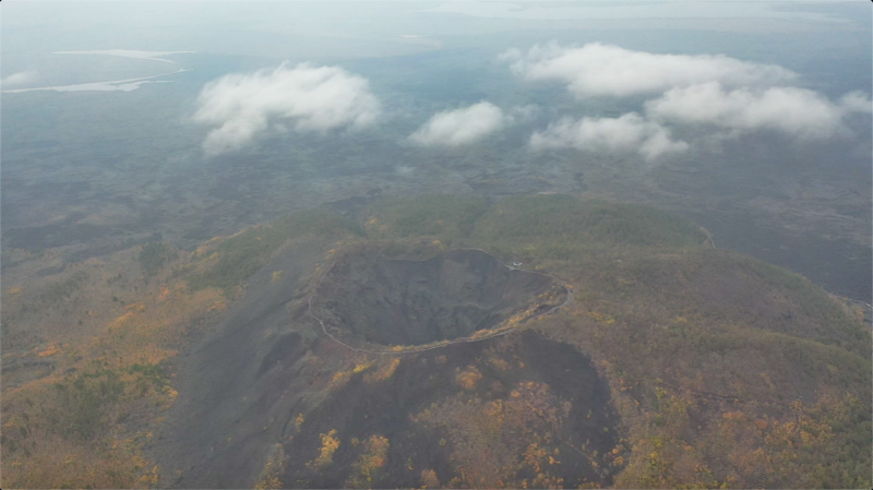 Deslumbrante cenário de outono de Wudalianchi atrai turistas