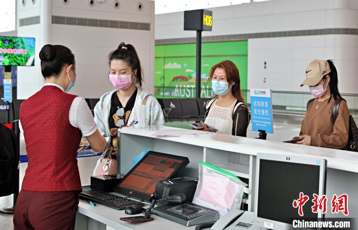 Linha aérea entre Chongqing e Macau recuperada com cinco voos semanais

