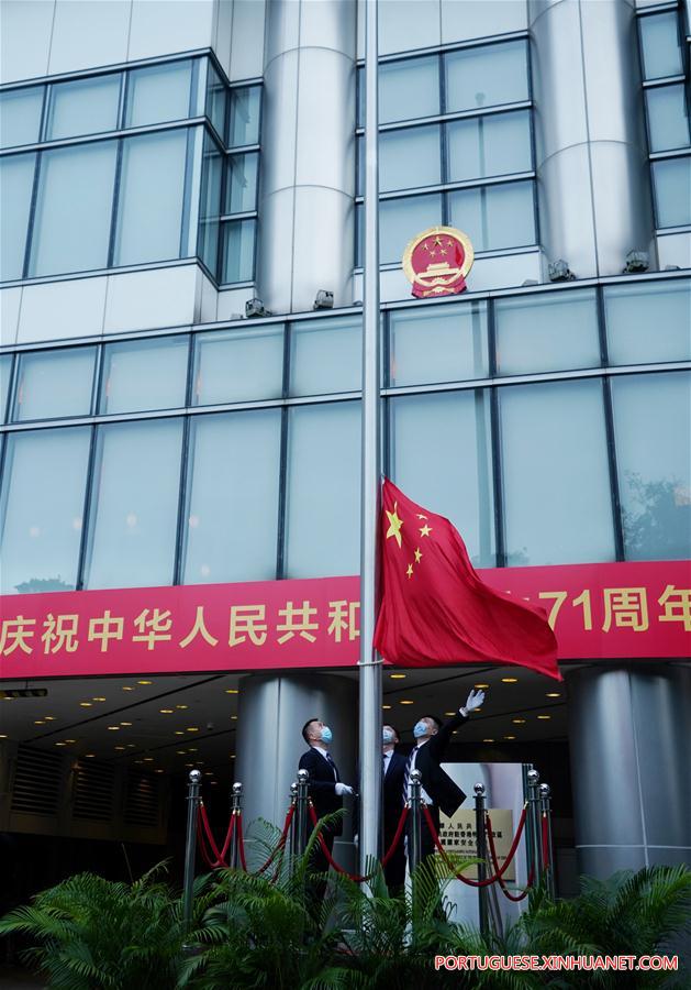 Hong Kong realiza cerim?nia de hasteamento da bandeira para celebrar Dia Nacional