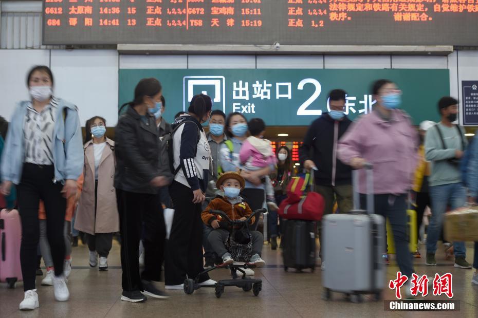 Wuhan lida com 1,8 milh?o de viagens ferroviárias durante o feriado