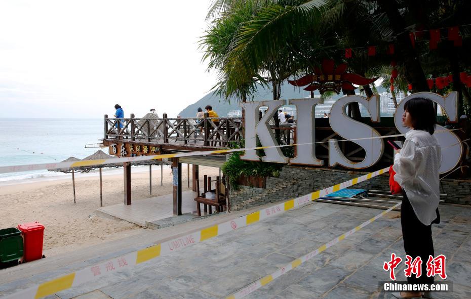 Sanya fecha pontos turísticos e escolas por tuf?o Nangka