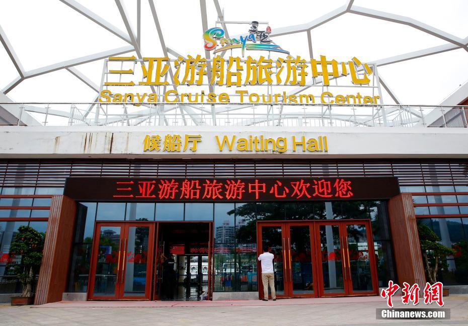 Sanya fecha pontos turísticos e escolas por tuf?o Nangka