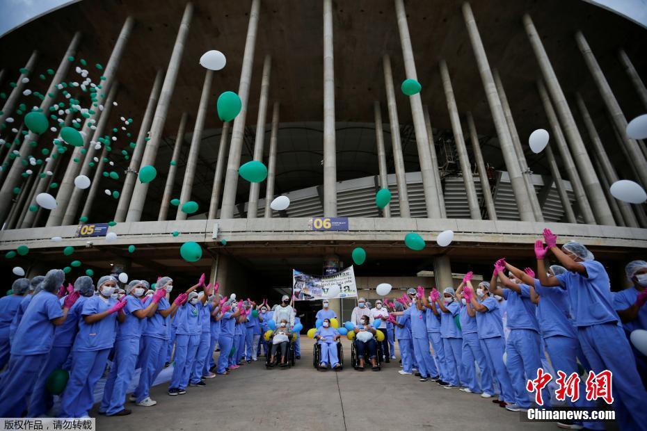 última paciente recebe alta do Hospital de Campanha de Brasília