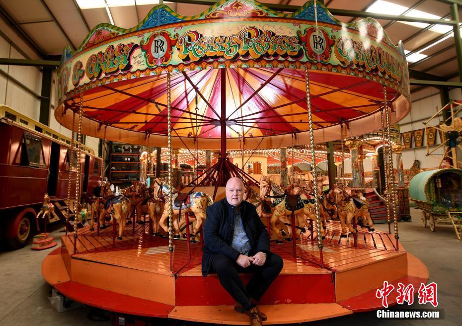 Carrossel antigo da Rolls-Royce aberto ao público