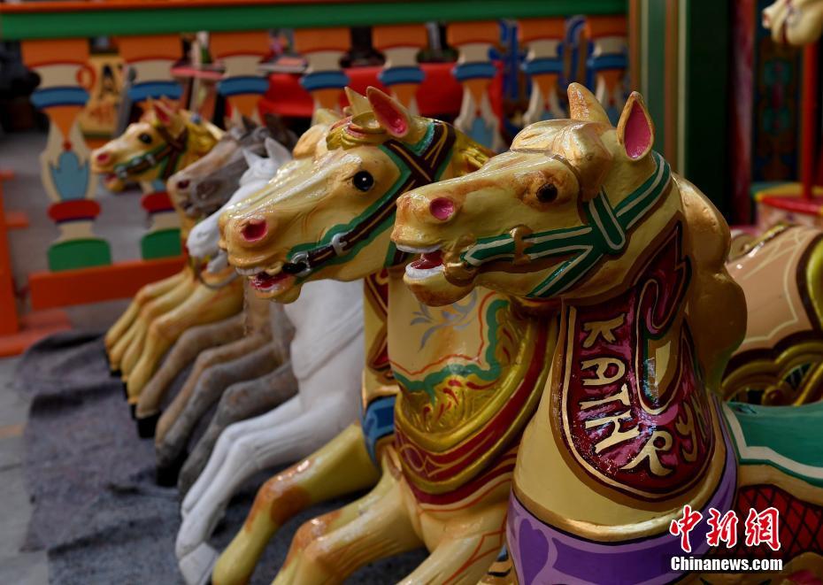 Carrossel antigo da Rolls-Royce aberto ao público