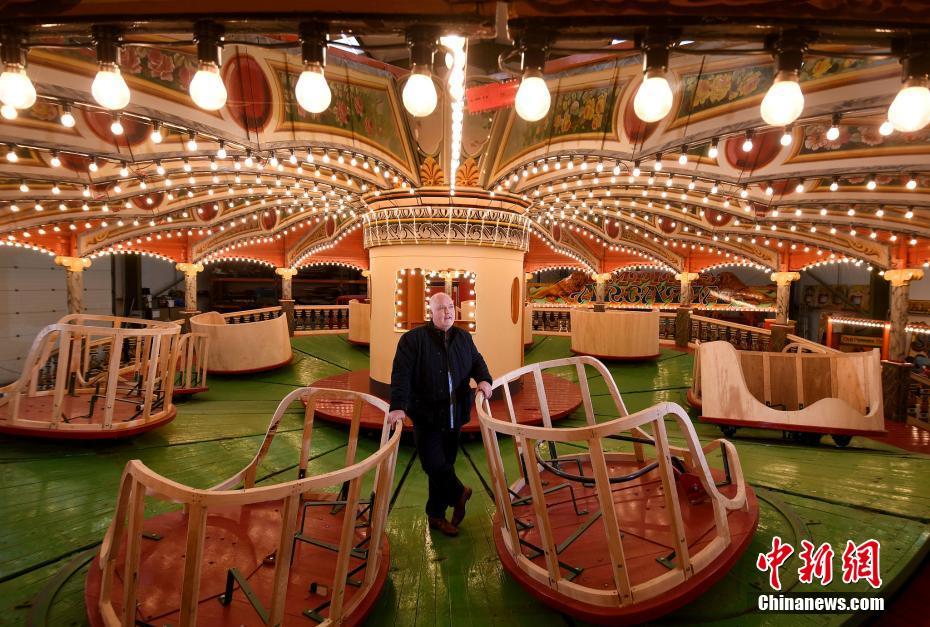 Carrossel antigo da Rolls-Royce aberto ao público