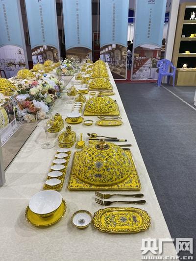 Feira international de ceramica é inaugurada na 