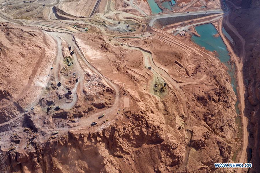 Projeto de controle de água Dashixia em constru??o em Xinjiang