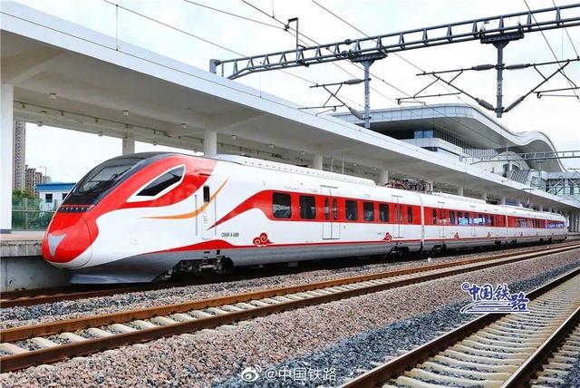 Trem-bala temático do “rei-macaco” entra em funcionamento experimental no leste da China

