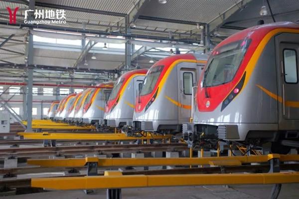 Paquist?o: metr? da linha laranja em Lahore é oficialmente inaugurado