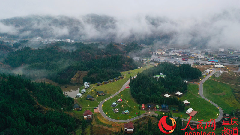 Chongqing: biblioteca instalada em área de servi?o em regi?o florestal