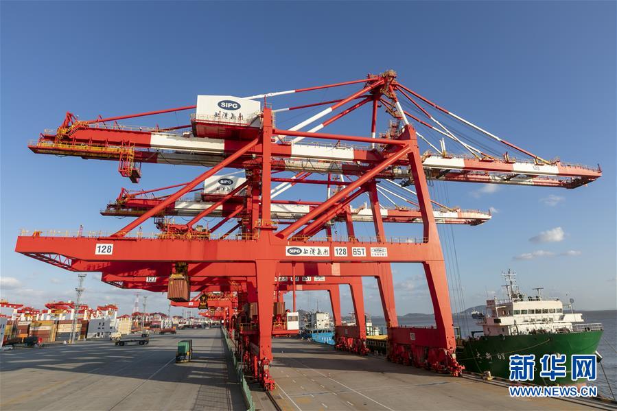 Atividade no porto de Shanghai quebra recorde