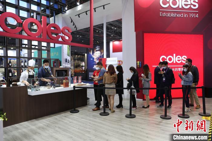 Degusta??o de alimentos atrai público na 3a Feira Internacional de Importa??o da China