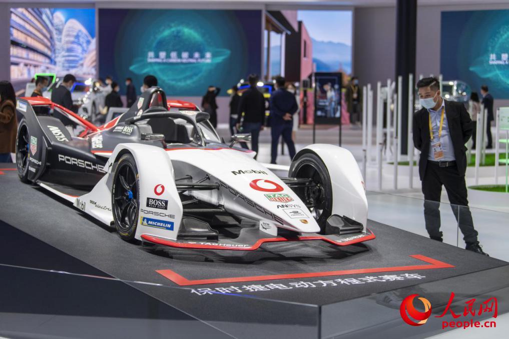 CIIE: novos produtos na área de exposi??o automóvel 