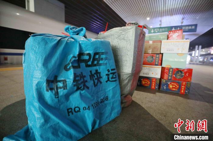 Encomendas expressas de duplo 11 s?o transportadas por trem-bala