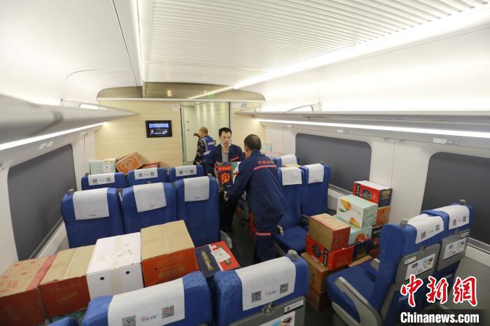 Encomendas expressas de duplo 11 s?o transportadas por trem-bala