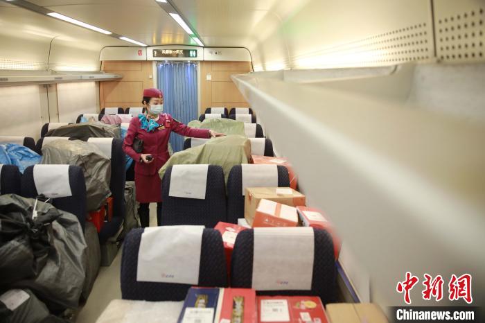 Encomendas expressas de duplo 11 s?o transportadas por trem-bala