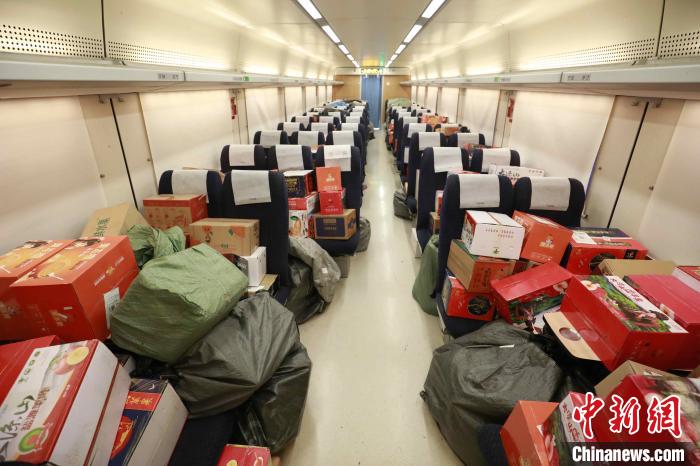 Encomendas expressas de duplo 11 s?o transportadas por trem-bala