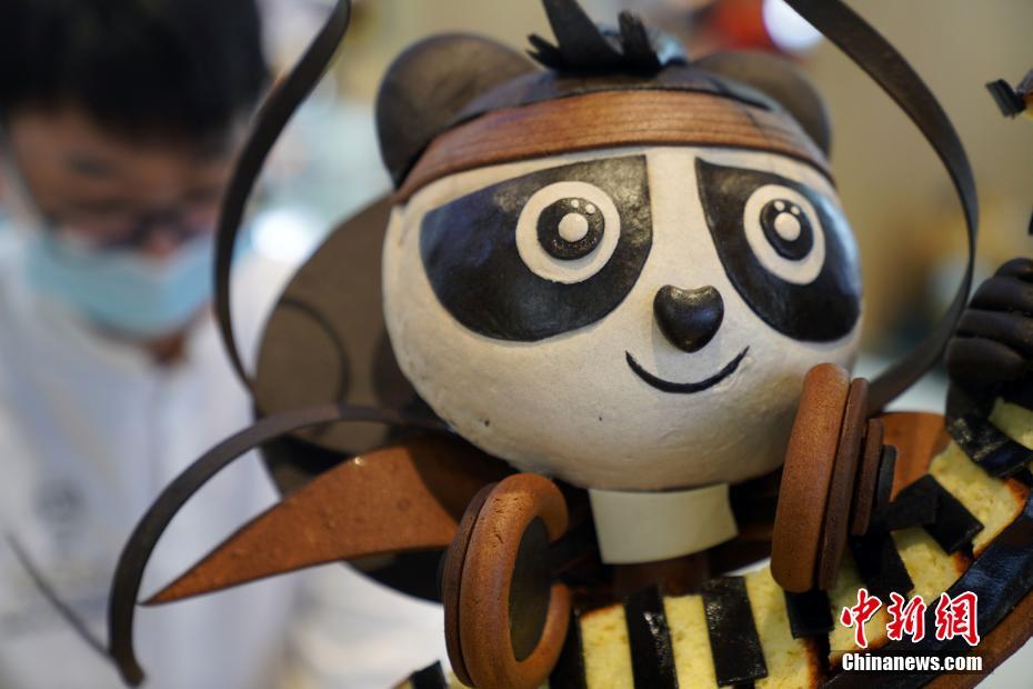 Feira Internacional de Importa??o da China: toque artístico na confe??o de p?es atrai aten??o dos visitantes