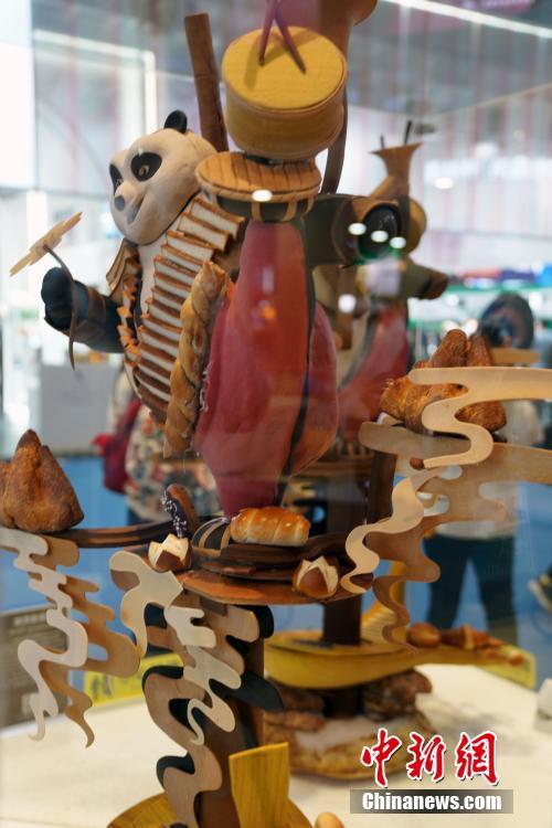 Feira Internacional de Importa??o da China: toque artístico na confe??o de p?es atrai aten??o dos visitantes
