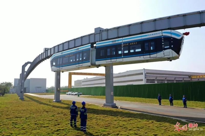 Hubei: primeiro monotrilho suspenso realiza teste n?o tripulado
