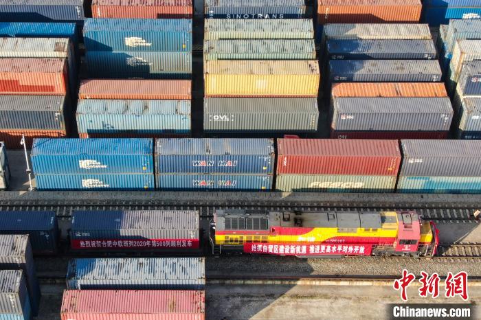 China transporta materiais de preven??o de pandemias para a Europa