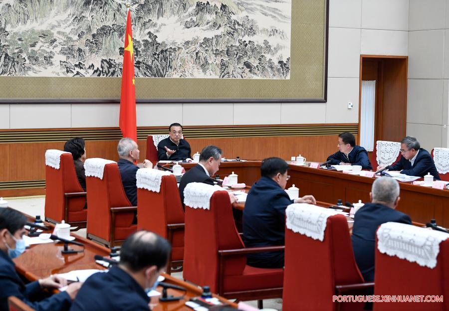 Premiê chinês pede esfor?os para consolidar recupera??o econ?mica