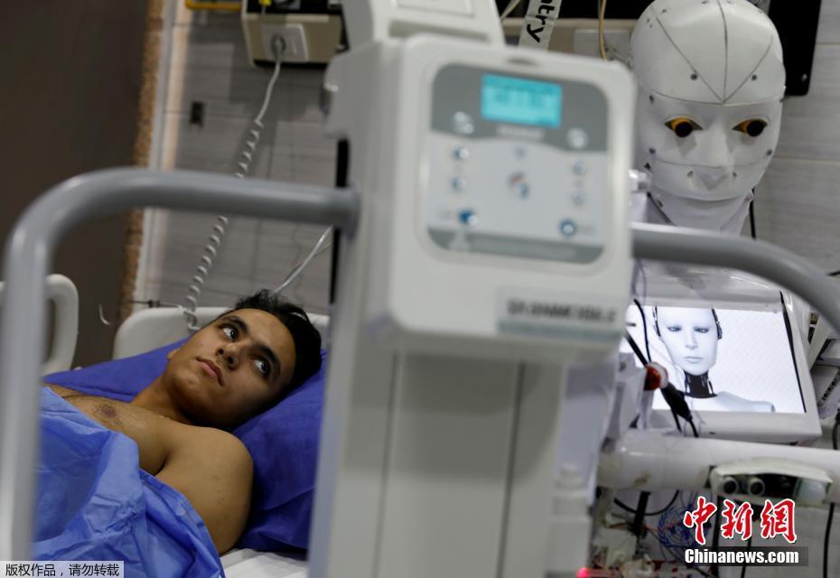 Egito: rob?s inteligentes testam pacientes com suspeita da Covid-19