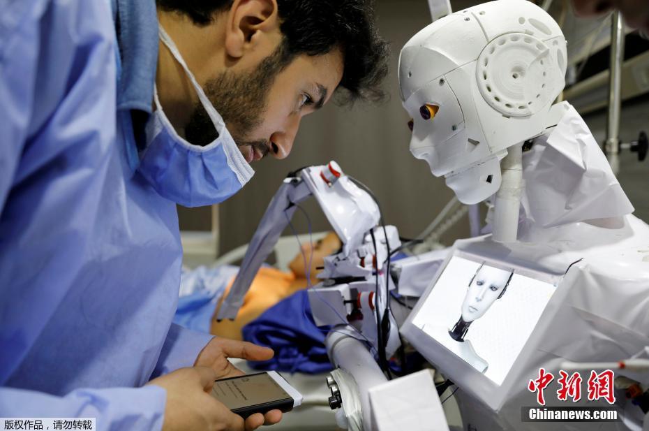 Egito: rob?s inteligentes testam pacientes com suspeita da Covid-19