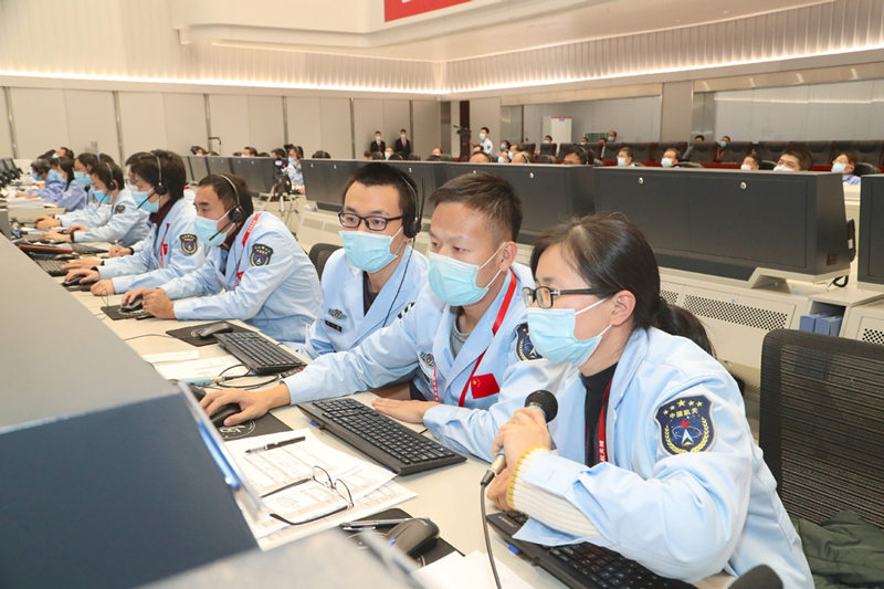 Sonda lunar Chang'e 5 entra em órbita ao redor da lua