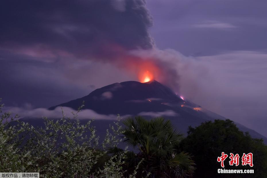 Indonésia: vulc?o Lewotolok entra em erup??o