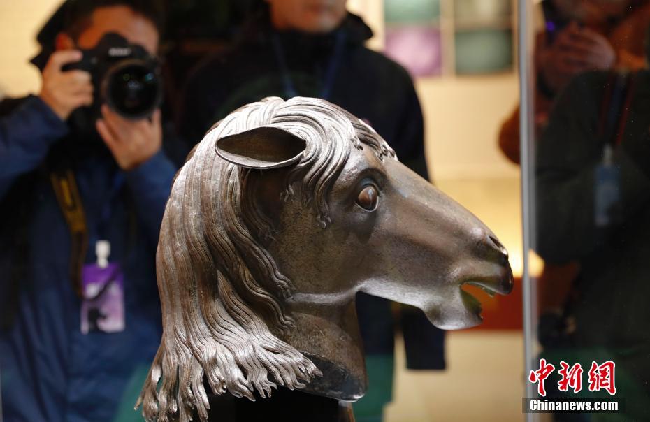 Estátua de cabe?a de cavalo retorna ao Antigo Palácio de Ver?o 