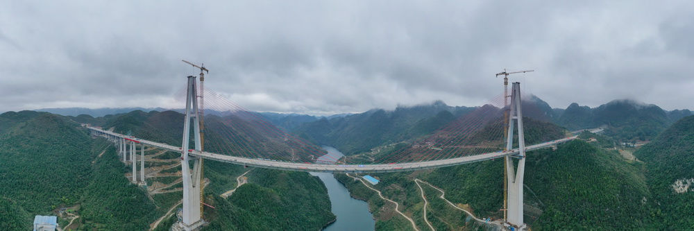 Ponte de Xiangjiang sobre via Expressa Zunyi-Yuqing tem estrutura principal concluída