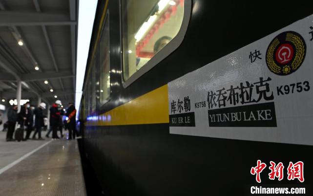 Importante ferrovia entra em opera??o no oeste da China